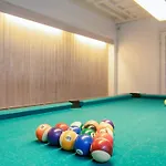 6 Person On A In Appartement