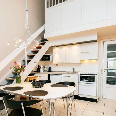 Xi Apartment *