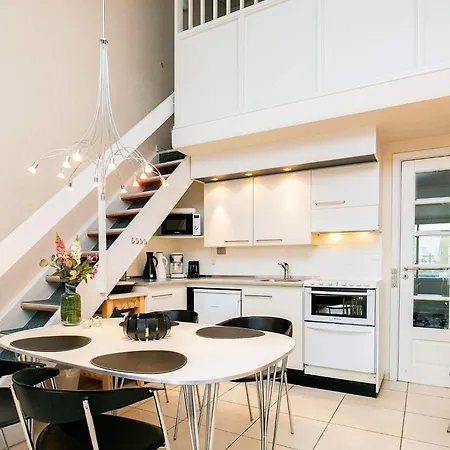 6 Person On A In Apartamento *