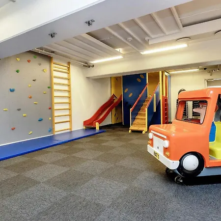 6 Person On A In Διαμέρισμα *