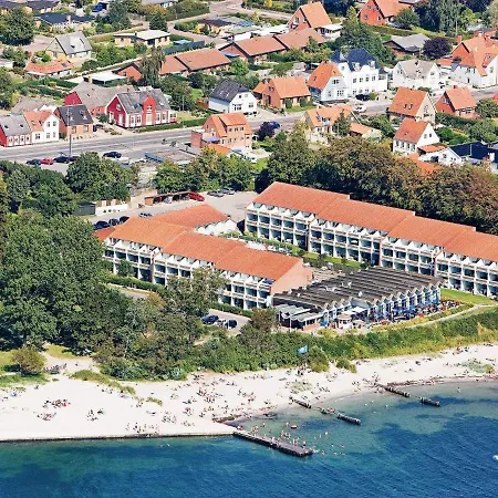 6 Person On A In Διαμέρισμα *